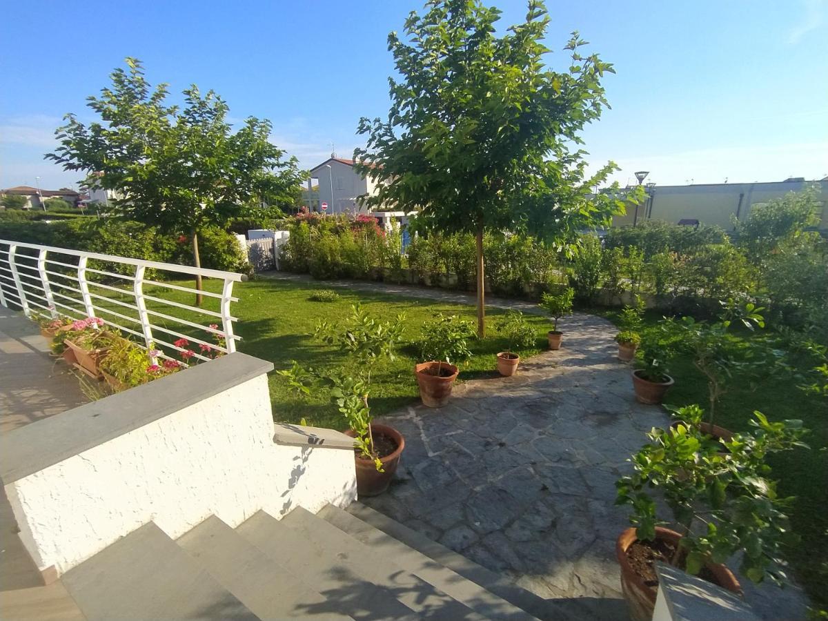 B&B Villa La Bouganville Camaiore Bagian luar foto