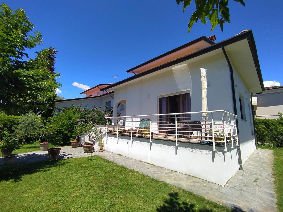 B&B Villa La Bouganville Camaiore Bagian luar foto