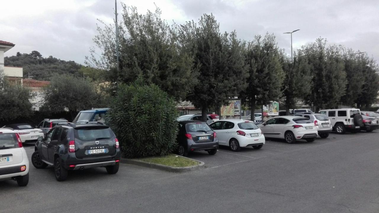 B&B Villa La Bouganville Camaiore Bagian luar foto